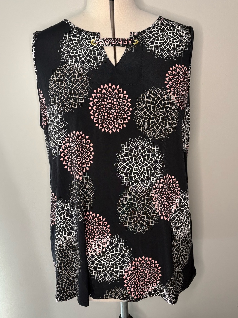 SJS Black Sleeveless Keyhole Tank with Pink and White Medallions